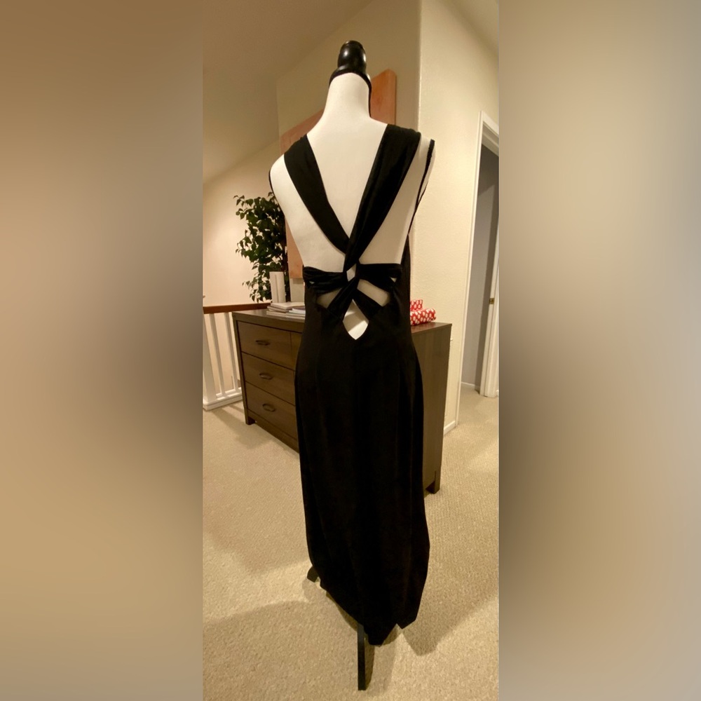 VERA WANG: Elegant Black Evening Dress - Picture 11 of 11